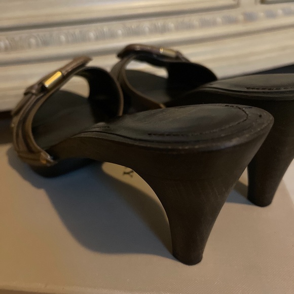 Burberry - Picture 3 of 5